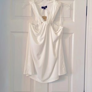 White sleeveless blouse